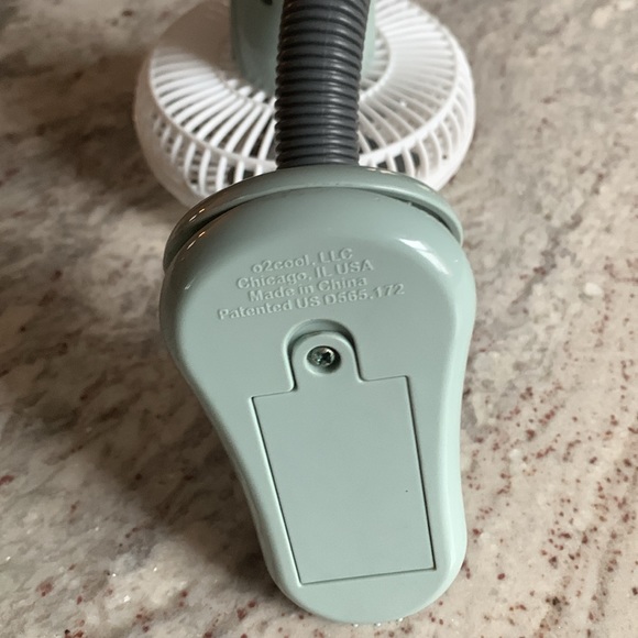 O2COOL Clip On Portable Fan - Picture 7 of 9